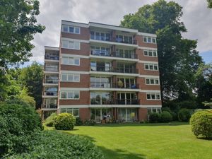 Riverside Court, River Reach, Teddington- click for photo gallery